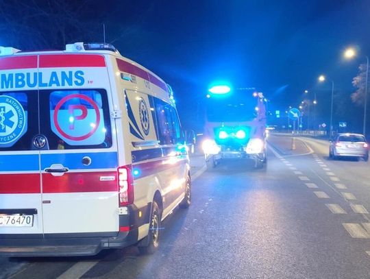 Nietrzeźwy 45-latek spadł z niezabezpieczonego balkonu. Trafił do szpitala