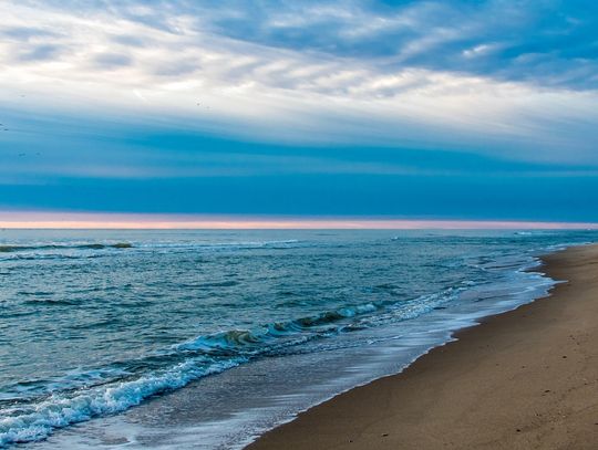Niezbędnik plażowicza – co warto zabrać ze sobą na letni wypoczynek?