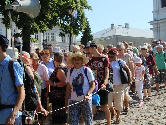 Niosą modlitwy i intencje na Jasną Górę