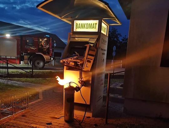 Nocny atak na bankomat. Sprawca próbował wysadzić urządzenie gazem