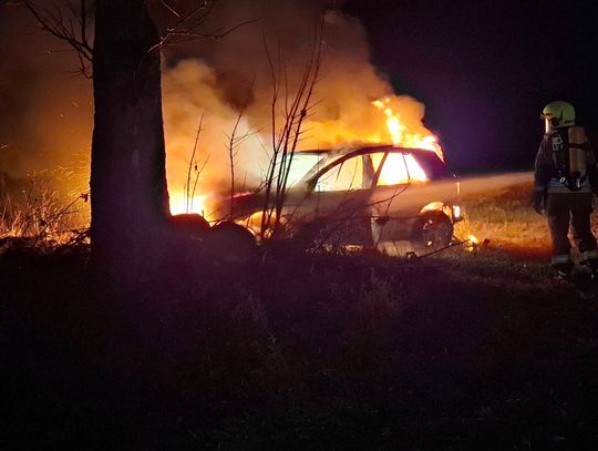 W nocy z poniedziałku na wtorek, 11 listopada, około godziny 1:30, na trasie Osowno–Wola Osowińska w gminie Borki doszło do groźnego wypadku.