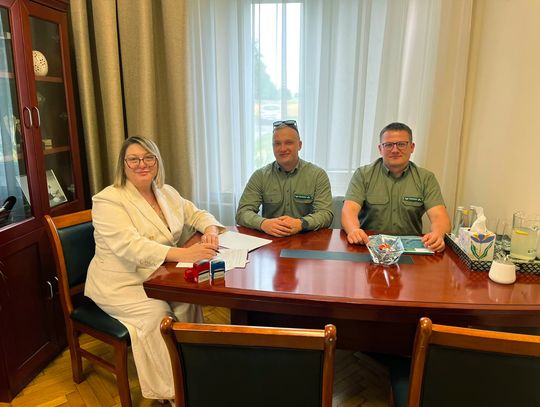 27 lipca władze gminy podpisały porozumienie z Nadleśnictwem Chełm, które umożliwi realizację kolejnej inwestycji drogowej. Umowa dotyczy dofinansowania remontu drogi gminnej nr 122356L w miejscowości Wołkowiany.