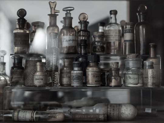 „Nowa wódka” sprzed stulecia. O lekach, które uzależniały gorzej niż alkohol