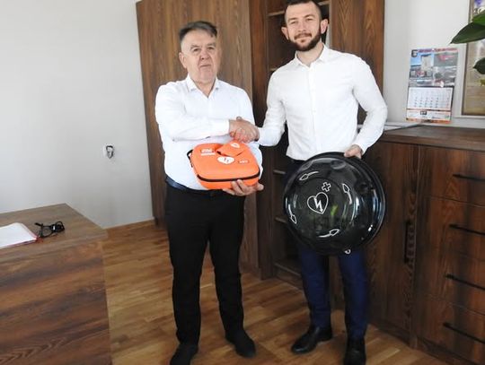 Nowy defibrylator AED w Izbicy. Urządzenie trafi do centrum miasta dzięki prywatnej inicjatywie Nowy defibrylator AED w Izbicy. Urządzenie trafi do centrum miasta dzięki prywatnej inicjatywie