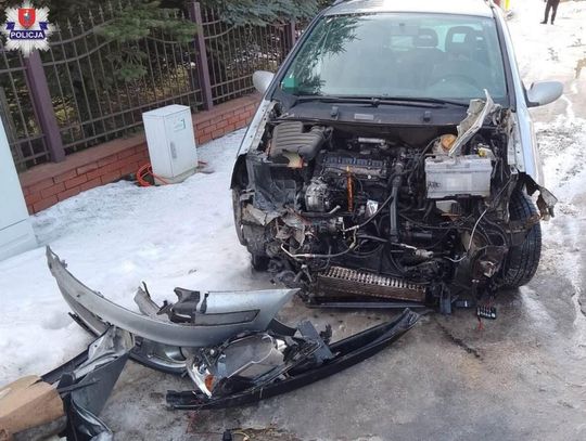 O krok od tragedii. Ford wjechał wprost pod pociąg do Hrubieszowa