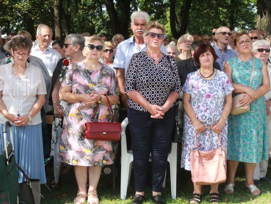 uczestnicy mszy pontyfikalnej w chełmie