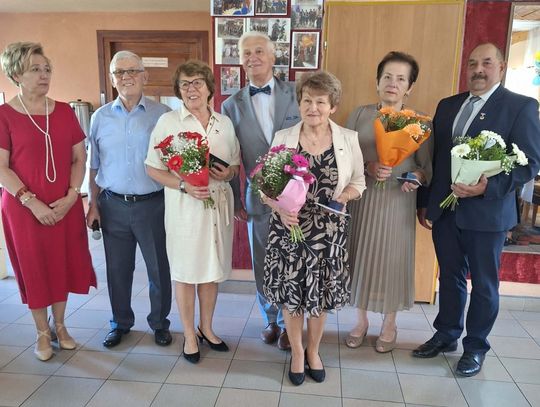 Odznaczenia dla zasłużonych i integracja seniorów. Wyjątkowe spotkanie PZEiR w Janowie [ZDJĘCIA]