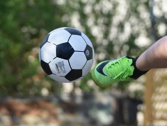 W Urzędzie Gminy Chełm rozstrzygnięto tegoroczną edycję konkursu fotograficznego „Ruch zamiast procentów”. Inicjatywa, łącząca pasję do sportu z profilaktyką alkoholową, wyłoniła najbardziej kreatywne prace ukazujące, że aktywność fizyczna może być atrakcyjną alternatywą dla używek.
