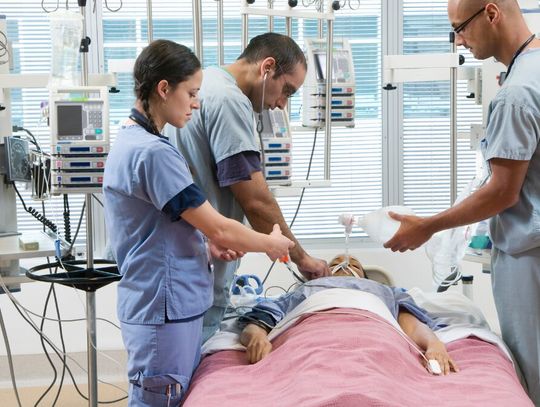 Osiem godzin czekała na OIT. Zmarła. Sprawą zajmuje się Rzecznik Praw Pacjenta