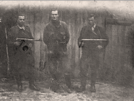 6 października 1951 roku. Zbereże nad Bugiem. Mglisty świt, czterech partyzantów i około 600 żołnierzy oraz funkcjonariuszy aparatu bezpieczeństwa. Tego ranka zakończyła się historia jednego z najbardziej nieustępliwych dowódców powojennego podziemia niepodległościowego na Lubelszczyźnie.