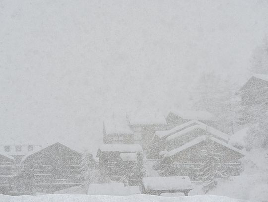 Gołoledź i intensywne opady śniegu. Ostrzeżenia pogodowe dla regionu. Komunikaty RCB i IMGW