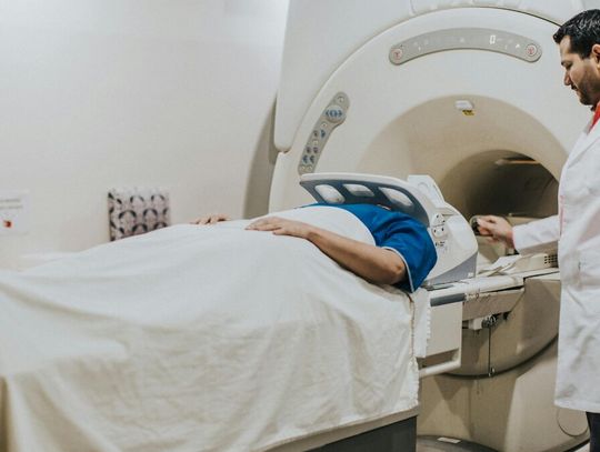 Pacjent coraz dłużej czeka na badania, a NFZ tnie pieniądze