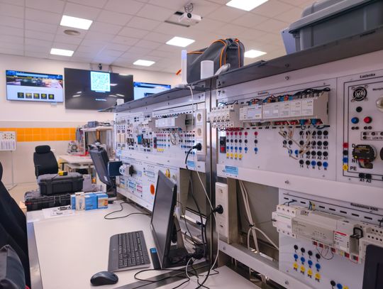 PANS w Chełmie kończy projekt z sukcesem: 100% zakupów zrealizowanych, nowoczesne laboratoria gotowe do zajęć