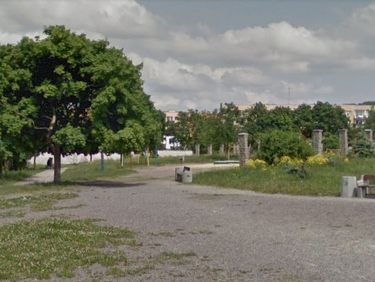 Pedofil grasuje w parku!