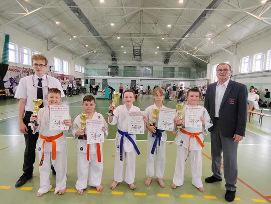 Pięć medali w podwójnym turnieju