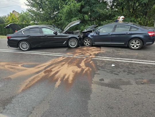Cztery osoby ranne w czołowym zderzeniu w Małochwieju Dużym [ZDJĘCIA]