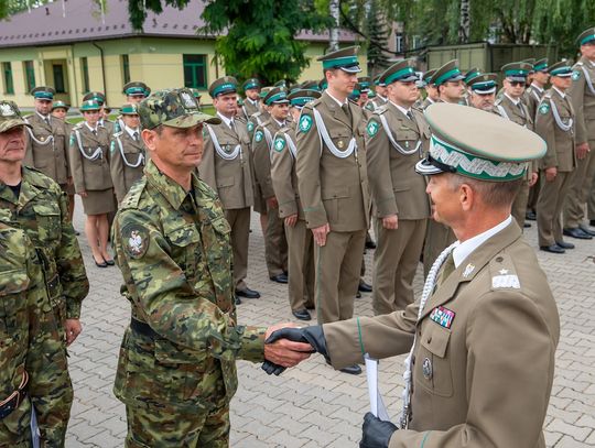 Pierwszy nabór do służby w Nadbużańskim Oddziale Straży Granicznej. Ślubowanie złożyło 2 kobiety i 25 mężczyzn [ZDJĘCIA]