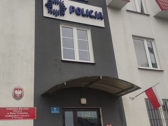 Pijany uderzył w latarnię na terminalu. Policja chce go wydalić z Polski