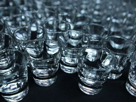 Pili czy nie pili? Jak było z alkoholem na studniówkach? 