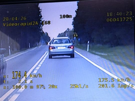 Pirat drogowy w spódnicy: 174 km/h na liczniku w Okunince. Horrendalny mandat i strata prawa jazdy