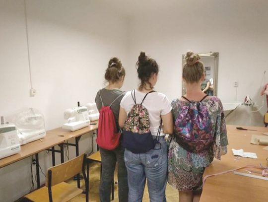 Plecaki od chełmian pojechały do Kamerunu