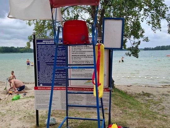 Podczas kawalerskiego „zwinęli” wieżę ratowniczą nad Jeziorem Białym. Sprzęt odnaleziony, sprawa zakończona polubownie