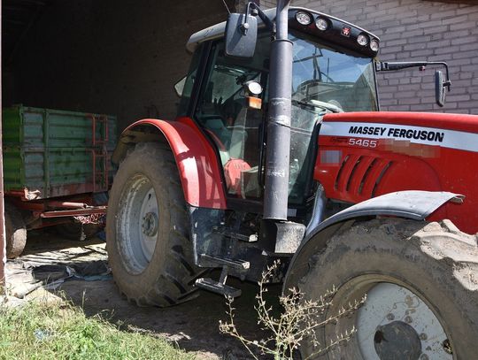 Podczepiał przyczepę, przygniótł go ciągnik. Rolnik nie żyje