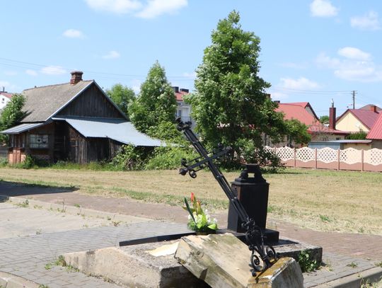 Policja wytypowała wandali. Kto zniszczył grobowiec duchownego?