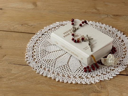 Policjanci wyprosili wiernych z kościoła