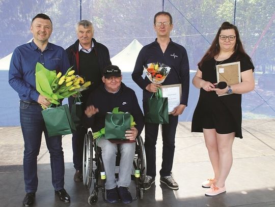 Pomagają, nie oczekując oklasków | Super Tydzień