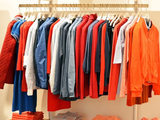 Pomaganie przez ubranie