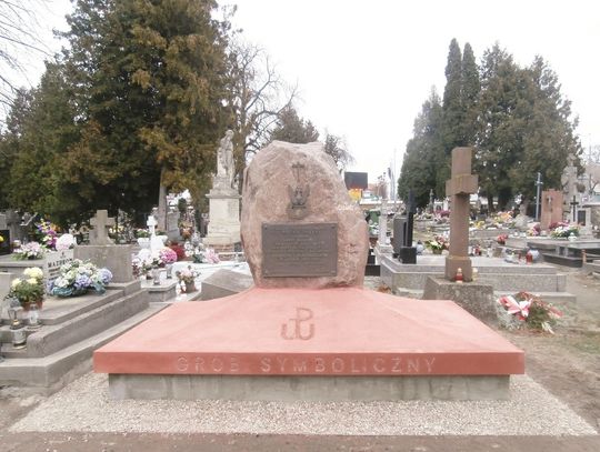 Pomnik-symbol uratowany