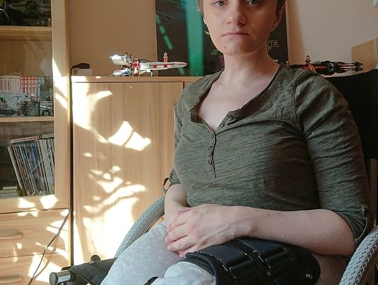 Pomóżmy Karolinie stanąć na nogi