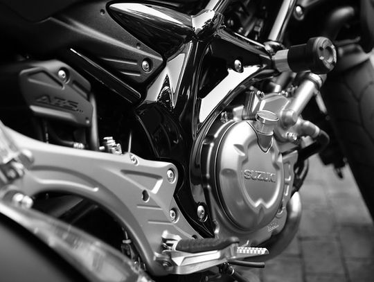 Pościg za motocyklistą - jechał bez uprawnień i z marihuaną