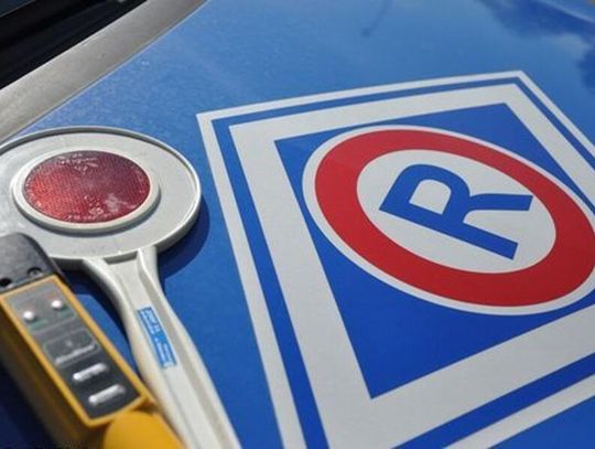 Pow. chełmski. Pijany motorowerzysta i ucieczka motocyklisty. Pościg zakończył uderzeniem w bariery