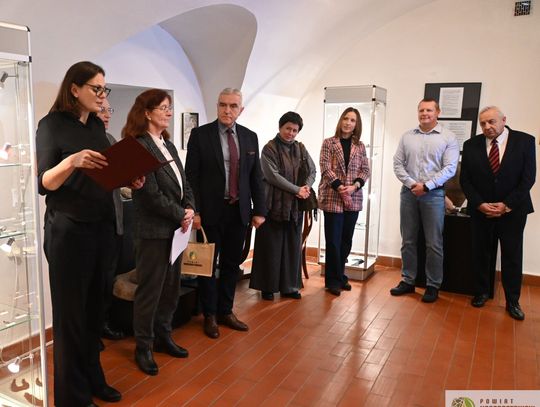 Pow. krasnostawski. Archeologiczne skarby lokalnych poszukiwaczy na wystawie „Pod warstwą czasu” [GALERIA ZDJĘĆ]