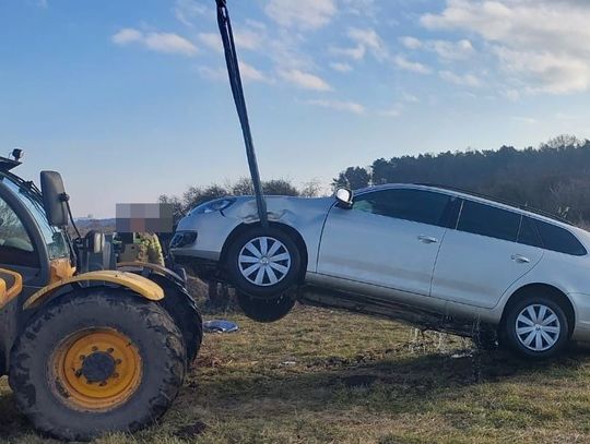 Pow. krasnostawski. 47-latek wjechał autem do Wieprza. Okazało się, że był nietrzeźwy