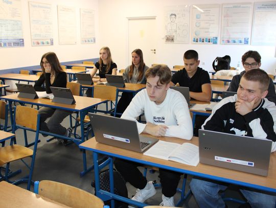 Pow. krasnostawski. Nowe technologie na szkolnych ławkach