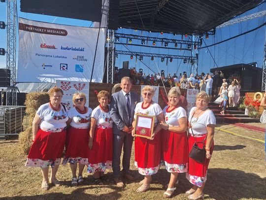 Pow. krasnostawski. Odznaczeni podczas dożynek wojewódzkich w Radawcu