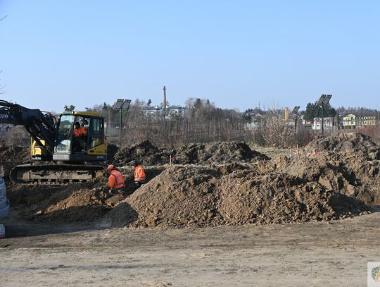 Pow. krasnostawski. Petenci będą zadowoleni. Przy starostwie powstanie 55 nowych miejsc parkingowych