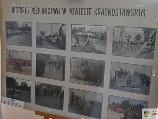 Pow. krasnostawski. Historia strażaków zatrzymana w kadrach. Wyjątkowa wystawa w bibliotece [GALERIA ZDJĘĆ]