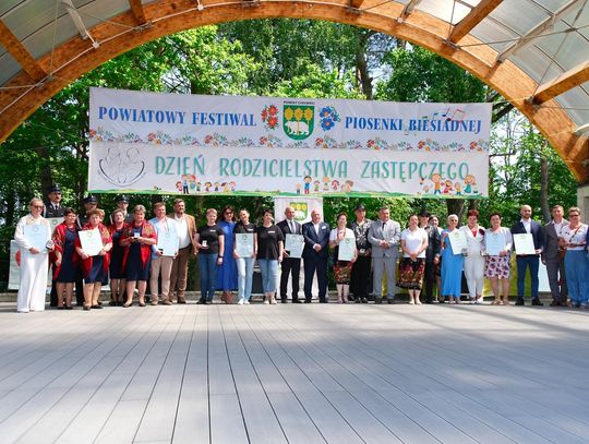 Powiat chełmski bawił się w Nowinach. IV Powiatowy Festiwal Piosenki Biesiadnej [WYNIKI FESTIWALU+ZDJĘCIA]
