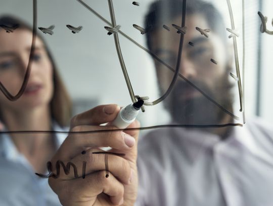 Powiat chełmski. Najmniejsze gminy nie mają racji bytu? Znany badacz chciałby ograniczenia liczby samorządów W czasie jednej z ogólnopolskich konferencji prof. Jerzy Hausner, związany niegdyś z rządami Leszka Millera i Marka Belki, ocenił, że Polski nie stać na utrzymywanie obecnej liczby gmin. Główne przesłanki, jakie przemawiałyby za dokonaniem administracyjnych cięć.