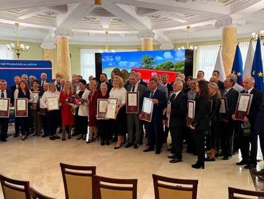 -Sołtys to osoba, instytucja, która w naszej kulturze politycznej, samorządowej i narodowej jest niezmiernie istotna. Sołtys jest pierwszą cegiełką fundamentu samorządowego – ocenił podczas niedawnej uroczystości z okazji Dnia Sołtysa wojewoda lubelski Krzysztof Komorski.