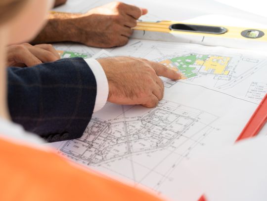 W drugiej połowie grudnia radny Bogusław Kudyba poprosił starostę chełmskiego Piotra Deniszczuka o to, aby w swoich planach inwestycyjnych na bieżący rok zarząd powiatu ujął dwie drogi, które przebiegają przez teren gminy Leśniowice. O które dokładnie arterie chodzi?