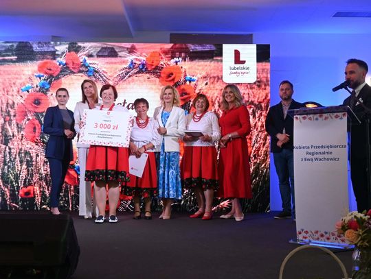 Region chełmski po raz kolejny udowodnił, że kulinarne dziedzictwo wsi pozostaje żywe dzięki zaangażowaniu i pasji członkiń Kół Gospodyń Wiejskich. Podczas tegorocznej edycji konkursu „Kobieta Przedsiębiorcza Regionalnie z Ewą Wachowicz” uczestniczki zaprezentowały potrawy inspirowane tradycjami.