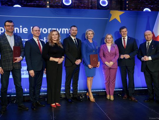 Te gminy otrzymały miliony na czystą wodę. Leśniowice i Ruda-Huta wykorzystają środki z budżetu UE Przedstawiciele samorządu województwa lubelskiego podpisali kolejne 37 umów dotyczących dofinansowań na nowoczesną infrastrukturę wodno-ściekową. Środki pochodzą z programu Fundusze Europejskie dla Lubelskiego na lata 2021-2027. Łączna wartość wszystkich projektów to ponad 131 mln zł.