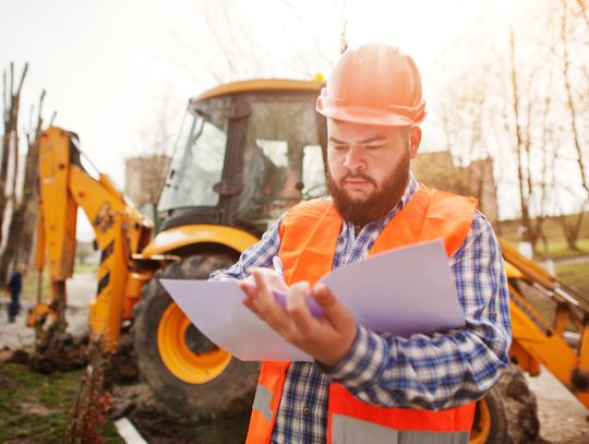Powiat chełmski. Wywiążą się z obietnicy? Zarząd przygotowuje się do przebudowy wojsławickiej powiatówki Nabiera rumieńców proces inwestycyjny, jaki zarząd powiatu chełmskiego realizuje w porozumieniu z władzami gminy Wojsławice. Chodzi o przebudowę drogi powiatowej o oznaczeniu 1860L. Arteria łączy Wojsławice, Turowiec i Wólkę Leszczańską.