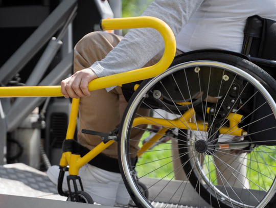 Już po raz drugi zarząd powiatu chełmskiego ogłosił postępowanie przetargowe w związku z planami zakupu busa dla osób niepełnosprawnych – wychowanków Specjalnego Ośrodka Szkolno-Wychowawczego w Dorohusku. Dlaczego nie wskazano do tej pory dostawcy odpowiedniego pojazdu?