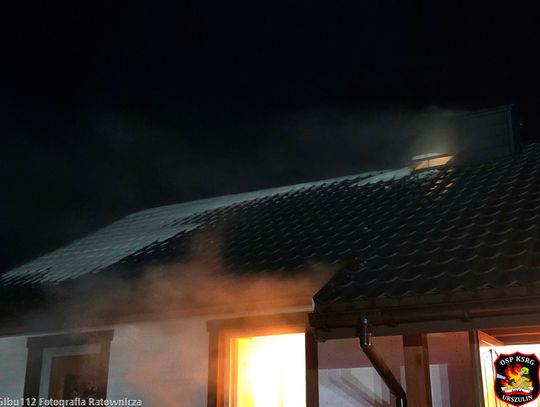 Pożar w Jamnikach. Ogień zajął strop domu [ZDJĘCIA]